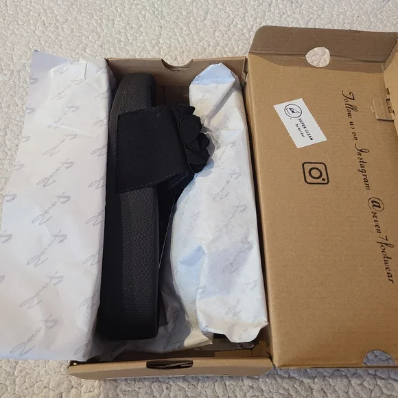 Seven7 - NIB - Black Didi Ruffle sandals - Picture 4 of 10